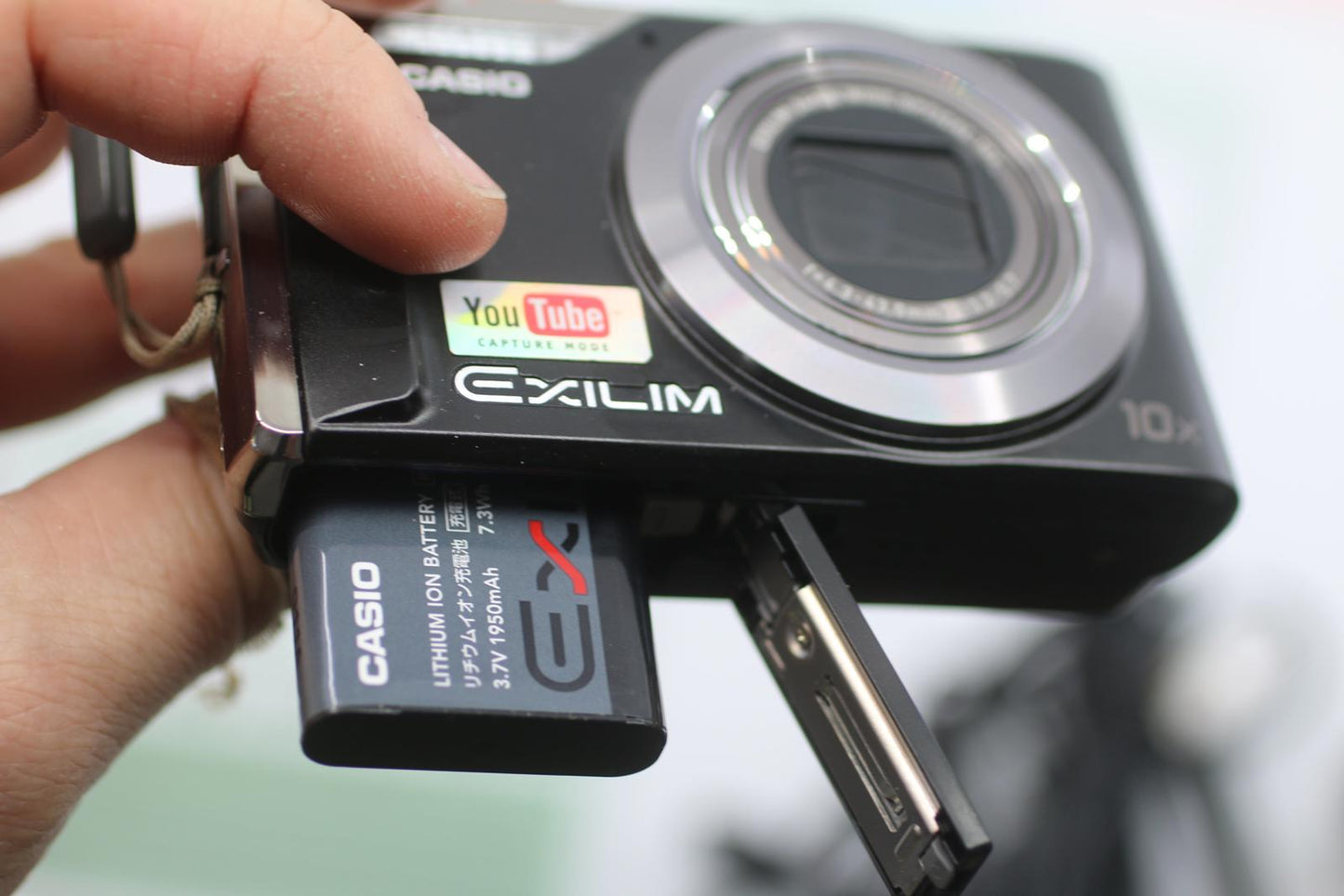 Casio Exilim EX-H10 12.1MP Digital Camera Black Boxed w/ Case SD Card