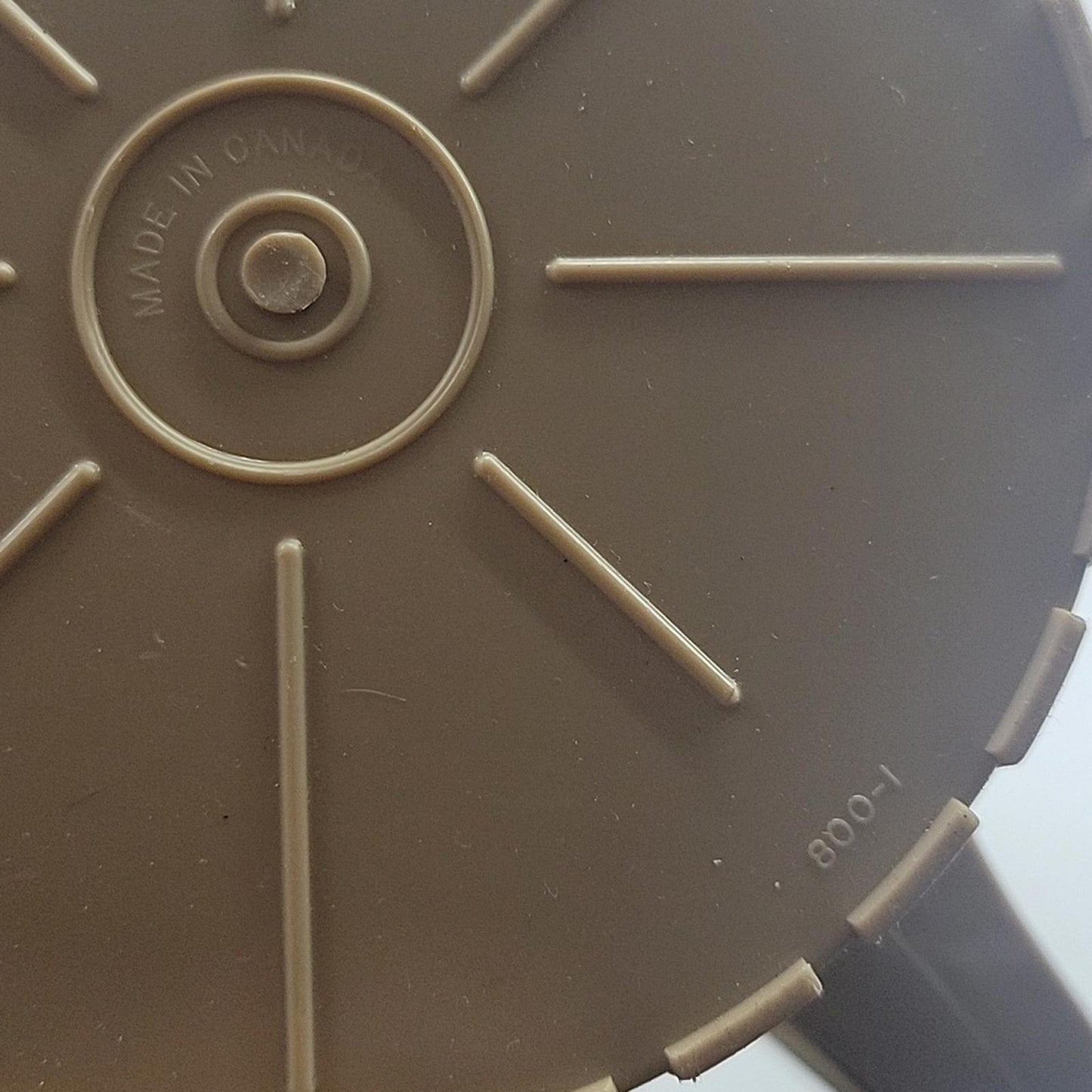 Vintage Tupperware Pitcher Half Gallon (2 qt) Tan Push Button Seal Lid #800-1