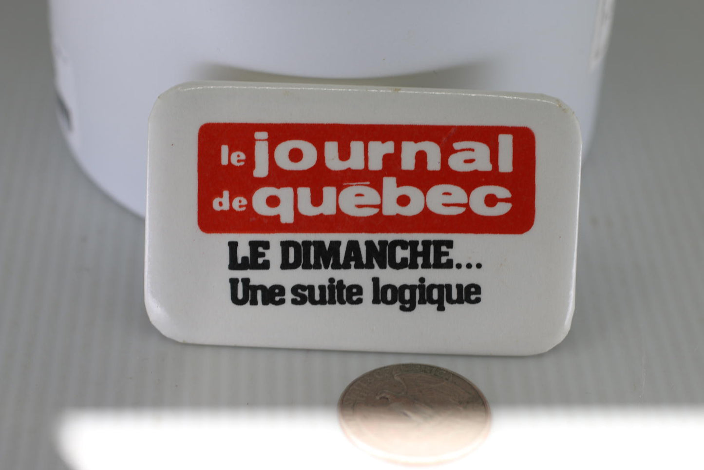 Vintage Le Journal de Quebec Pin Badge cANADA nEWSPAPER BUTTOM