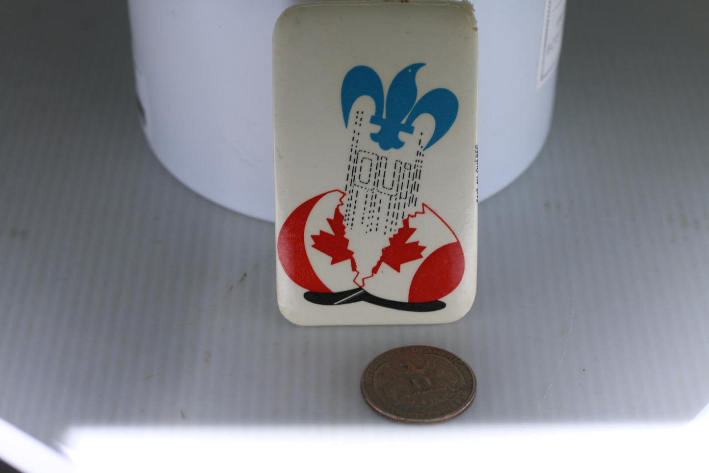 Vintage Canadian and Quebec Flag Pin Badge La séparation du Canada QC Buttom