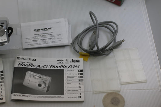 Fujifilm FinePix A303 3.2MP Digital Camera Boxed Complete Manuals Cable CD