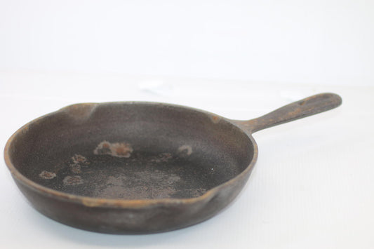 CASRON Taiwan Cast Iron Skillet Lot of 2 – Vintage – Heavy Rust/Patina