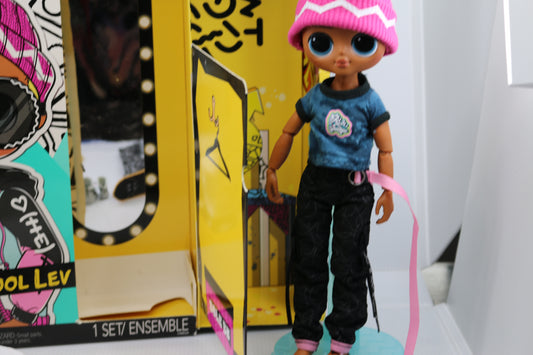 L.O.L. Surprise! OMG Guys Fashion Doll Cool Lev with 20 Surprises Set