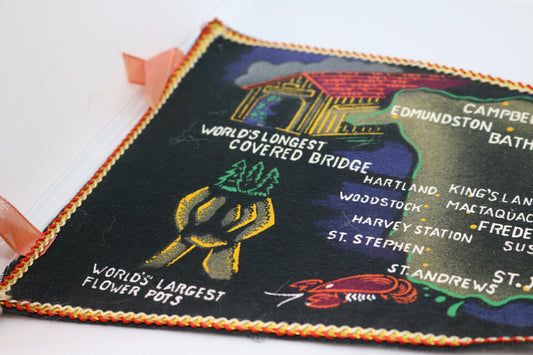 Vintage pennant felt Canada Souvenir World's covered bridge New Brunswick