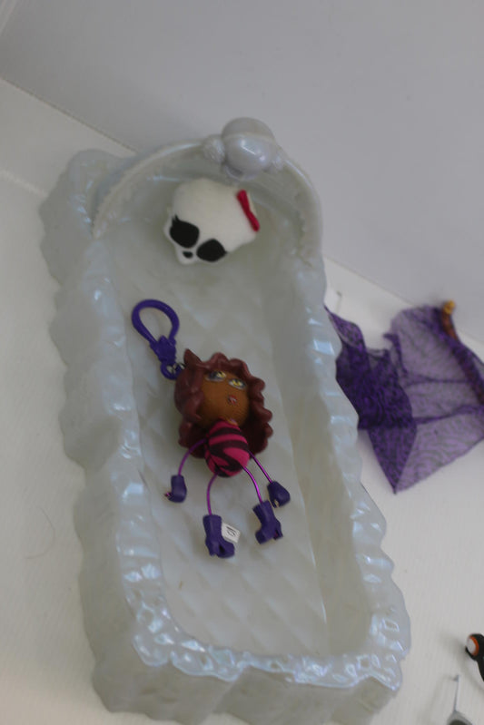 Monster High Doll Power Ghouls Frankie Stein with Accessories and Coffin Bed toy