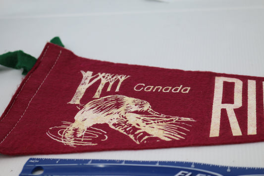 Vintage Souvenir Felt Pennant Canada Québec Rimouskie Oiseau