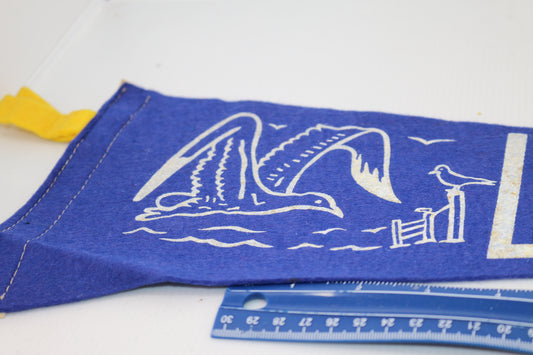 Vintage Souvenir Felt Pennant Canada Québec La Malbaie Oiseau