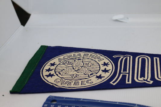 Vintage Souvenir Felt Pennant Canada Aquarium de QUébec