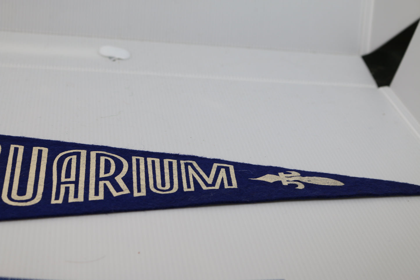 Vintage Souvenir Felt Pennant Canada Aquarium de QUébec