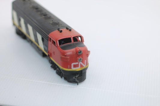 LIFE LIKE POWERED F9 CANADIAN NATIONAL CN ENGINE LOCOMOTIVE HO SCALE WEATHERED