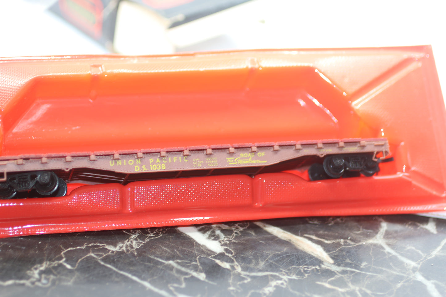 HO Scale Aurora 3453-011 50' Flat Car Union Pacific DS 1038 NIB