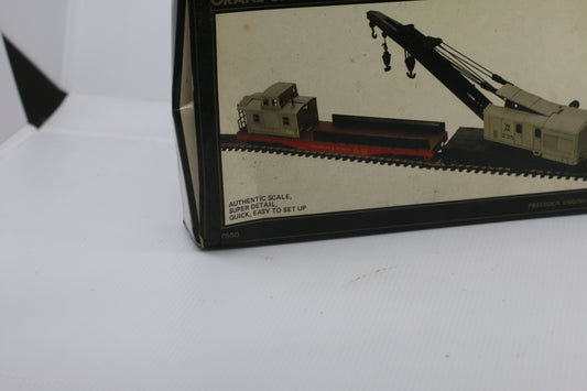 Aurora railway system crane car with boom tender #7550 HO SCALE
