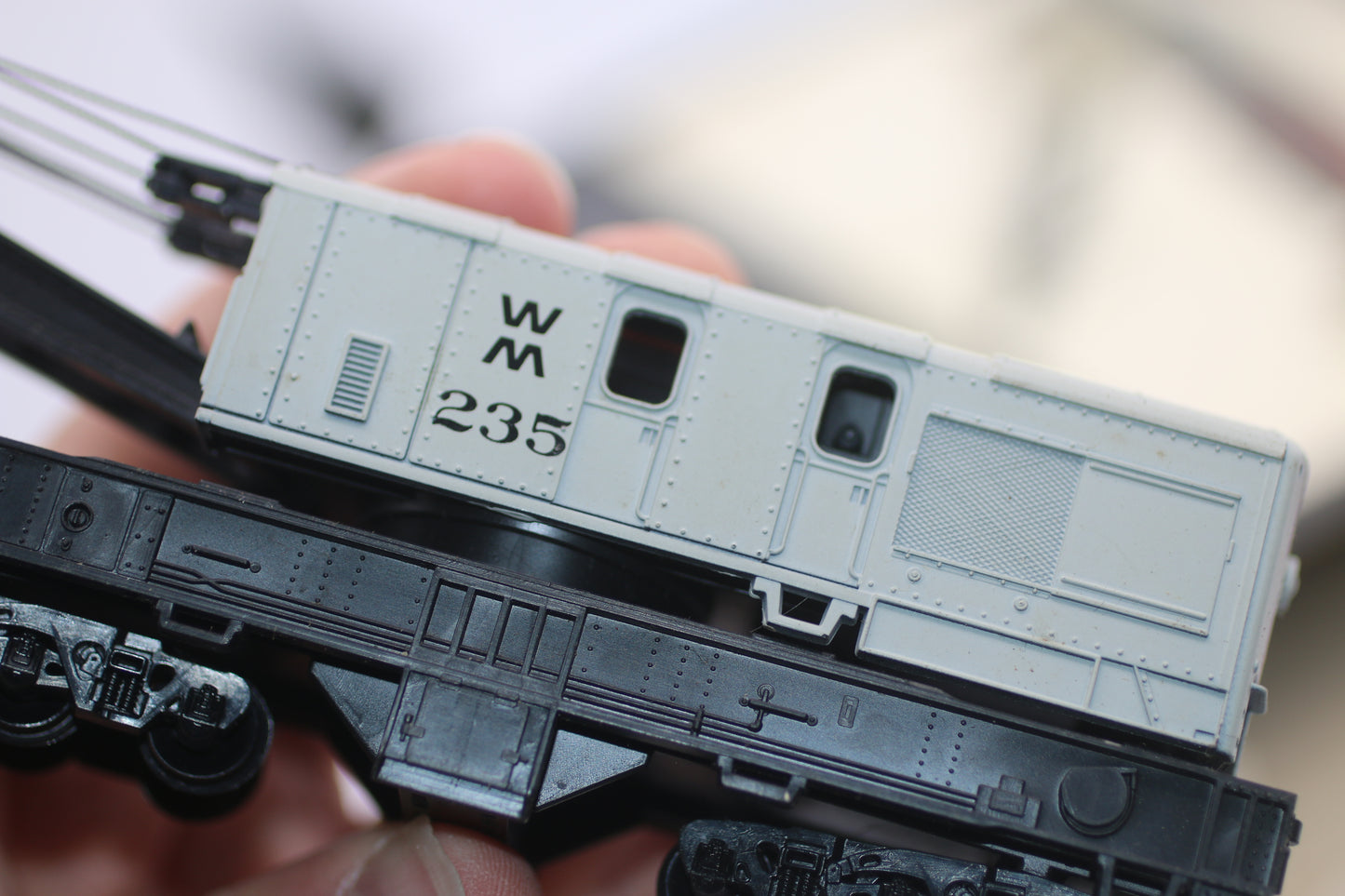 Aurora railway system crane car with boom tender #7550 HO SCALE