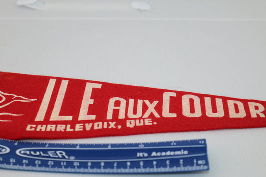 Vintage Souvenir Felt Pennant Canada Ile aux coudres Charlevoix Québec