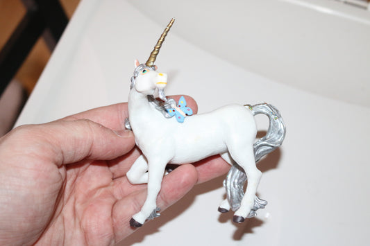 Papo The Enchanted World Unicorn Toy Figure Silver, White & blue Butterfly 2002