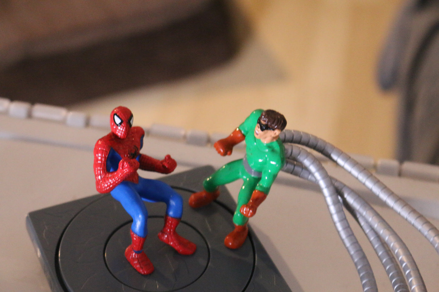 COLLECTIBLE SPIDER MAN VS DOCTOR OCTOPUS MARVEL 2003 DECOPAC INC. toys