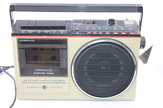 Vintage GE General Electric AM/FM Radio Cassette Recorder Model 3-5244A