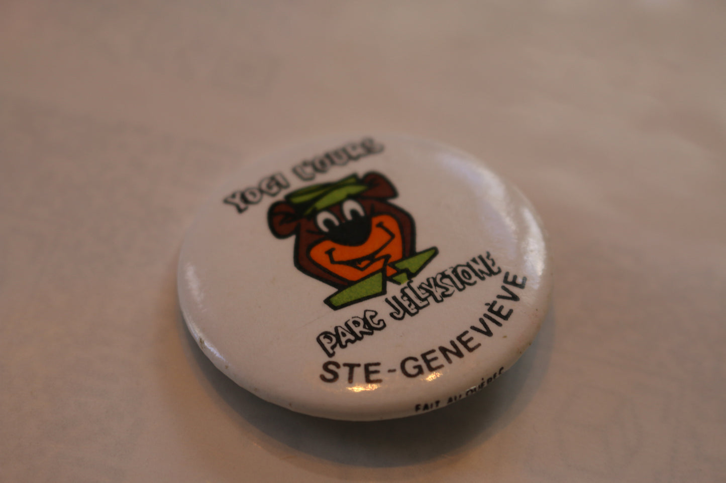 Vintage Pinback Pin Button Yogie l'ours Bear Parc Jellystone ste-Genevieve