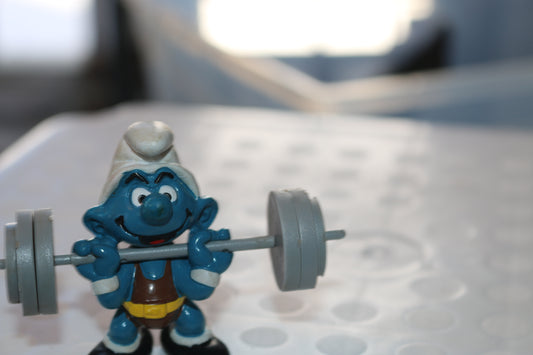 Vintage Smurfs ~ SMURF WEIGHTLIFTER ~ 2" PVC Figurine 1980 Schleich Peyo Hefty