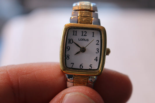 Lorus Ladies Gold Colour Watch water resistant V811-x059 Japan