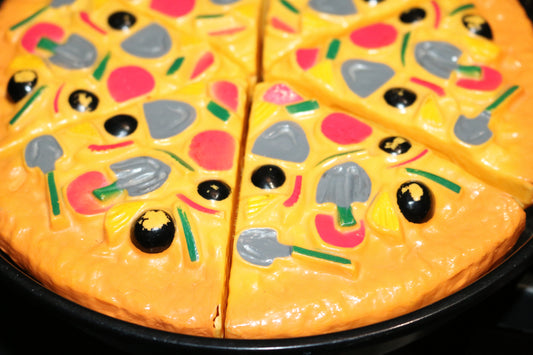 Vintage 1993 Redbox Deep Dish Pizza With Original Dish/6 Slices of Pizza/GUC