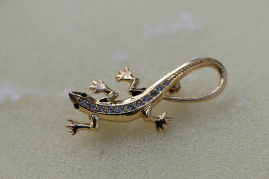 Vintage Lizard Brooch with little white diamond tone color rhinestone inside