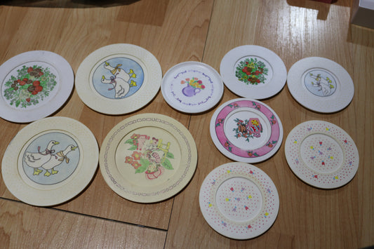 Chilton lot plates plastic toys accessories child play vintage collectible dolls