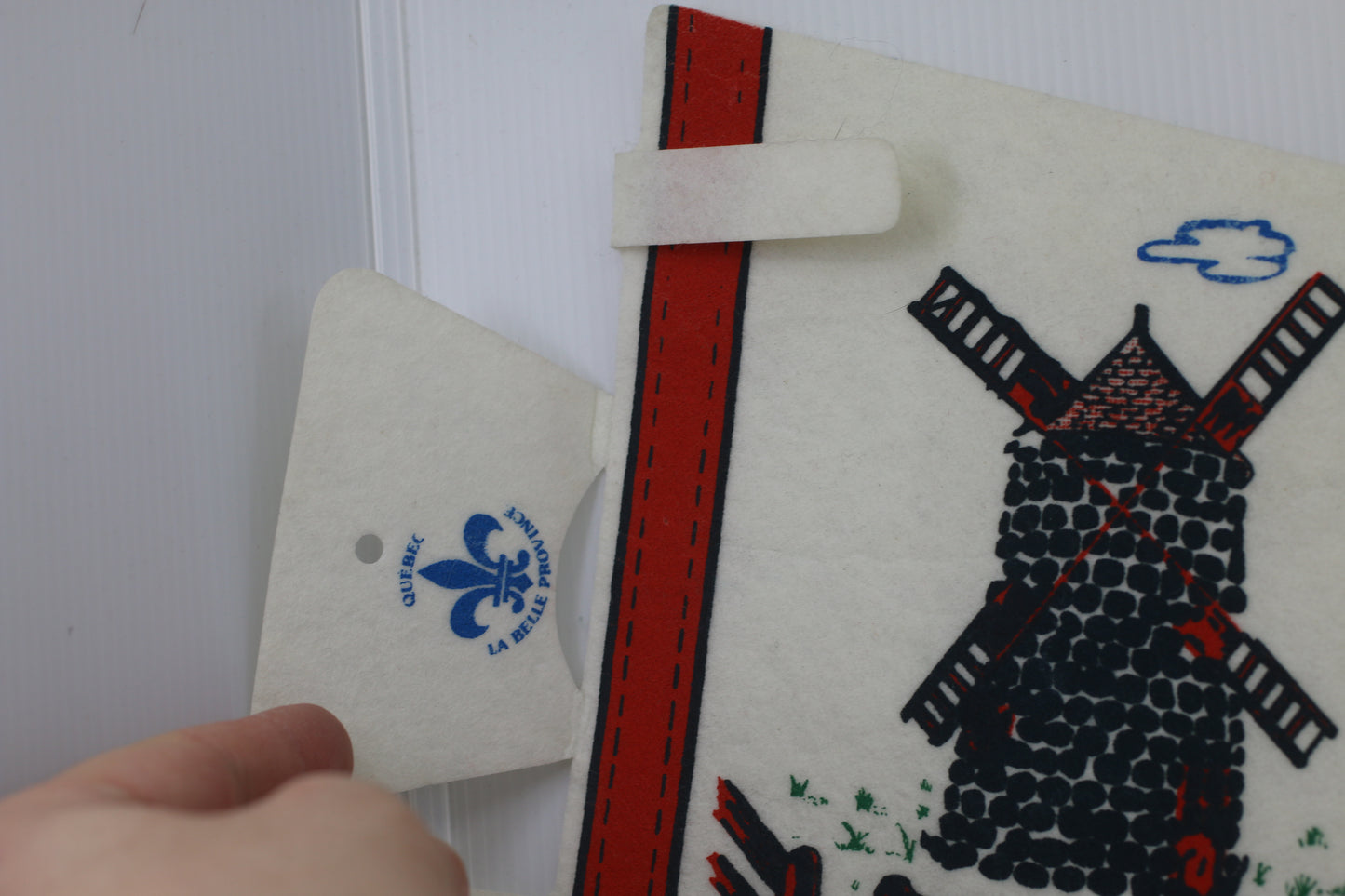 VINTAGE ILSE-AUX-COUDRES SOUVENIR FELT PENNANT FLAG