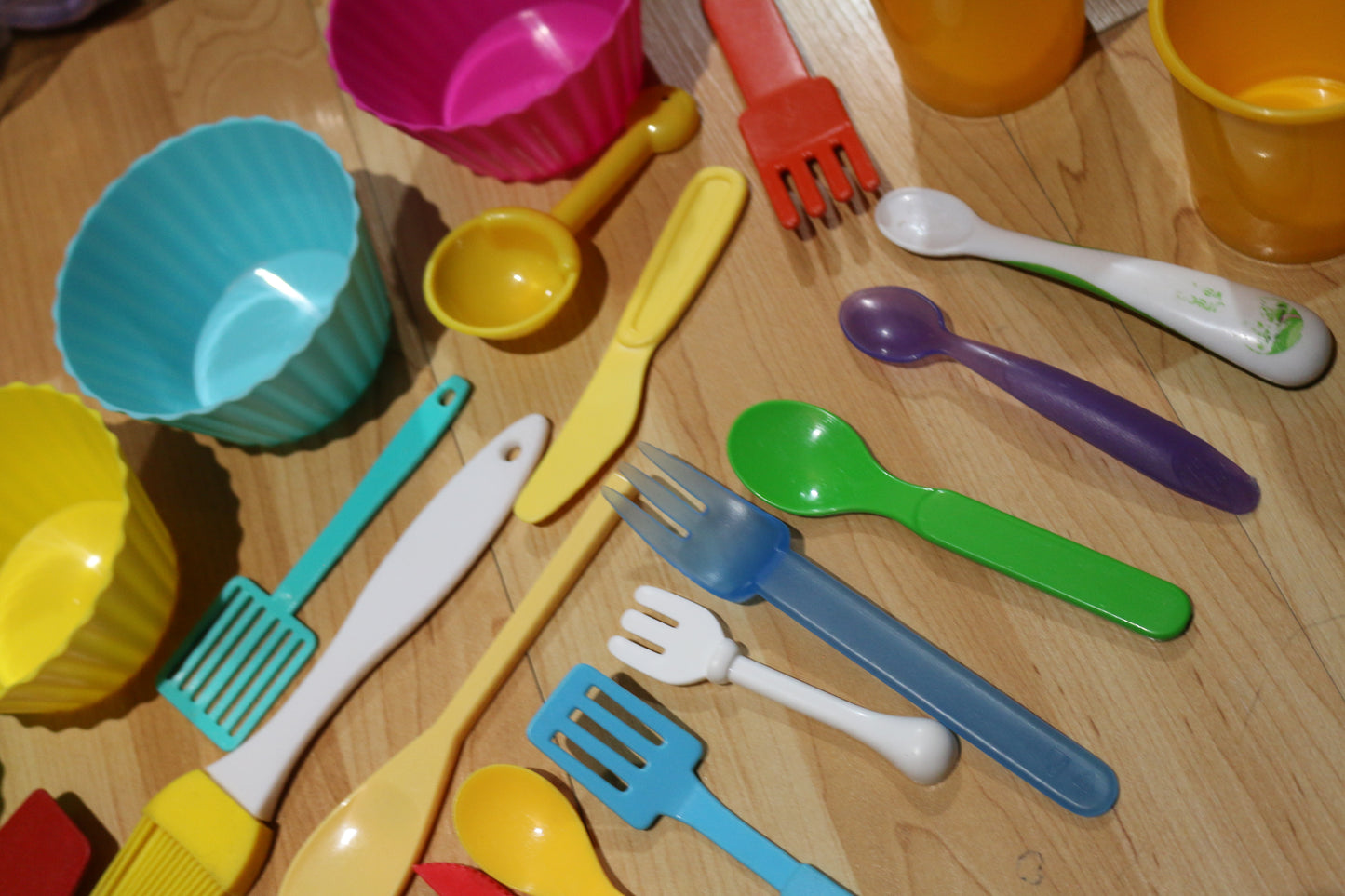 Play Dishes Mixed Lot Played kitchen toys for kids lot of ustensils W Condition