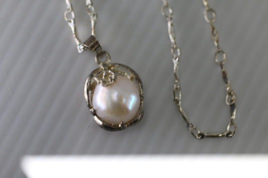 Vintage Silver Tone Pearl Pendant Necklace Single Pearl
