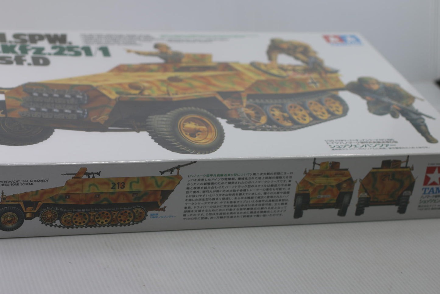 Tamiya 35195 1/35 Scale Model Kit WWII German Half-Track SPW Sd.Kfz.251/1 Ausf.D