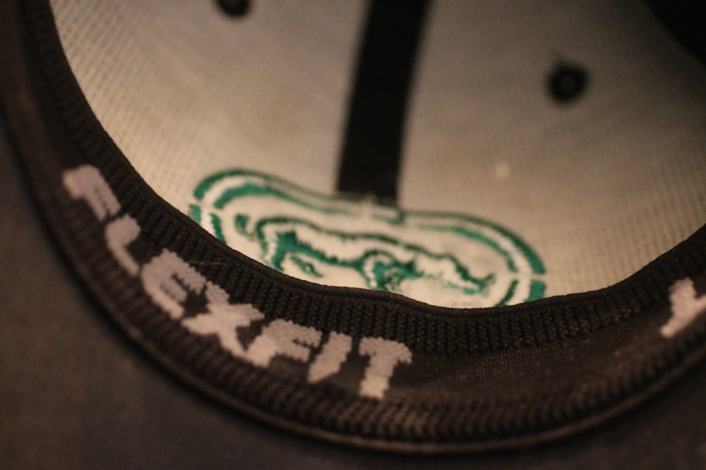 Ecko Unltd Rhino Stretch Fit Cap S/M – Black Green – Streetwear Hat – Pre-Owned