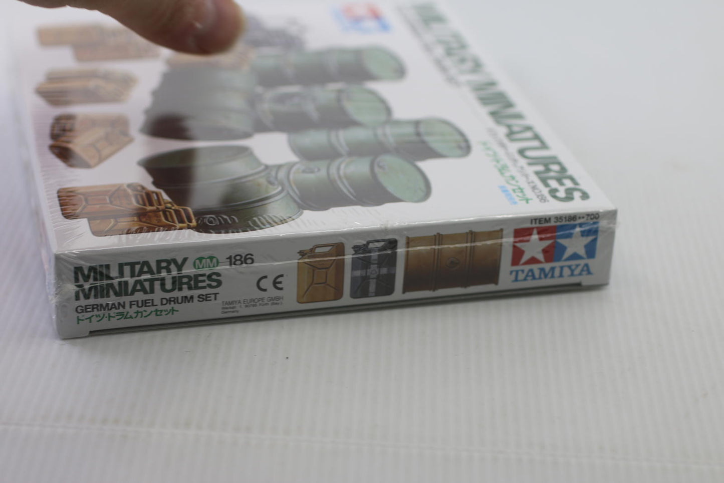 Tamiya 1/35 WWII German Fuel Drum Set Military Miniatures Model Kit 186 MISP NEW
