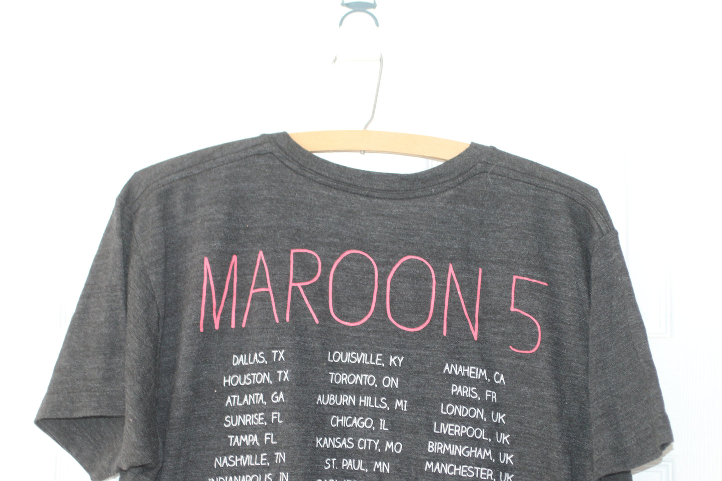 Maroon 5 Tour 2015 Concert T-Shirt Multicolor Graphic Band Tee