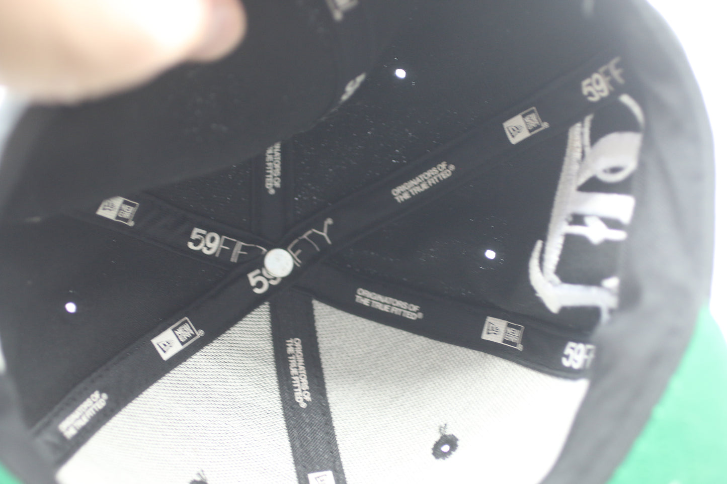 New Era 59FIFTY “The Wild Ones” Fitted Cap Black White Size 7 1/4 – Worn