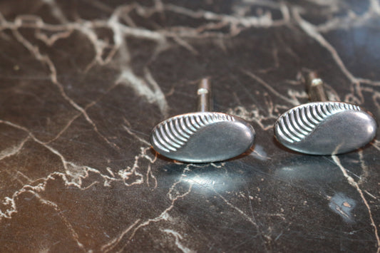 Classic Oval Cufflinks Bar Vintage Silver Tone Stand with lign