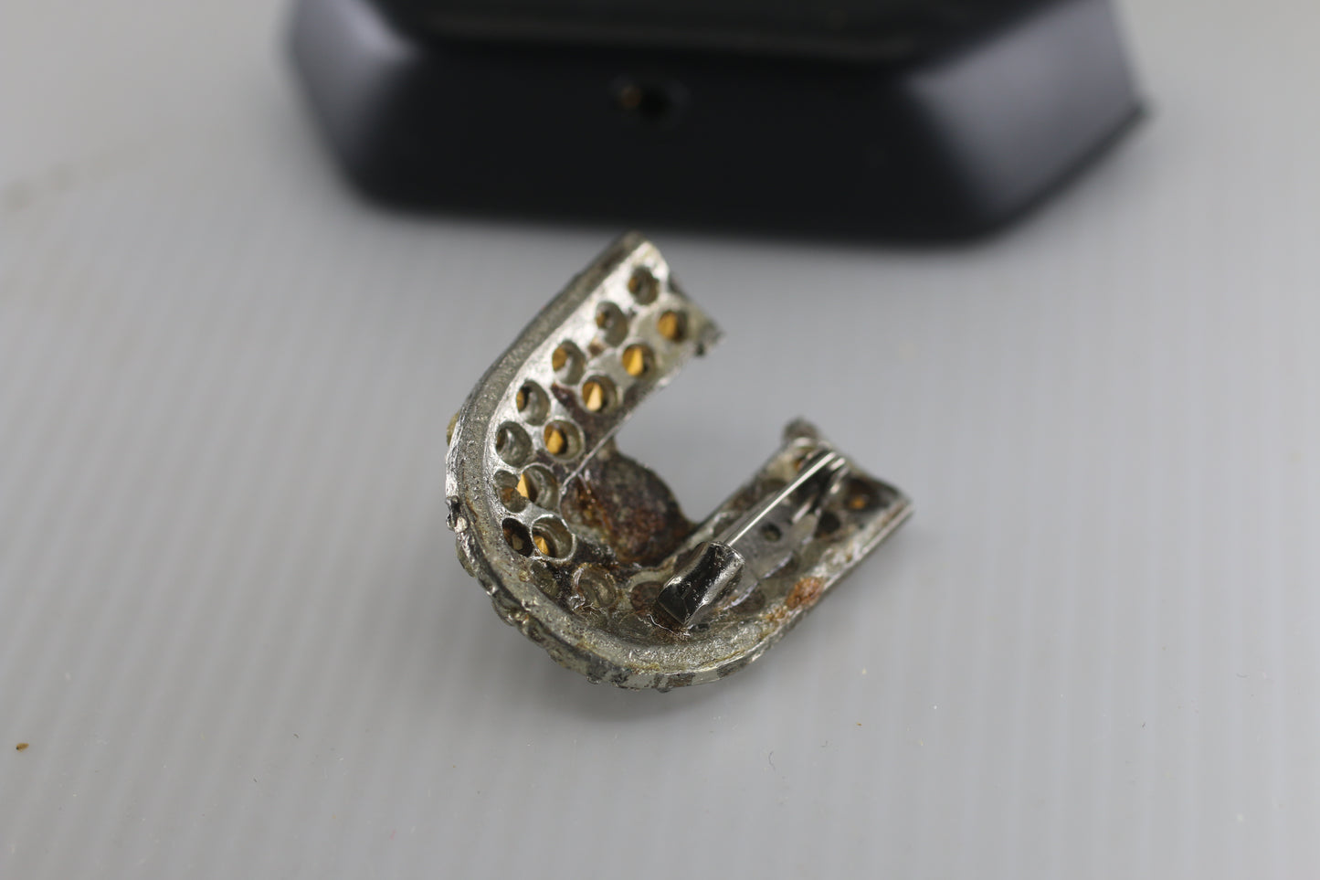 Art Nouveau brooch in faux Diamond, Door Gate U Form Rhinestone