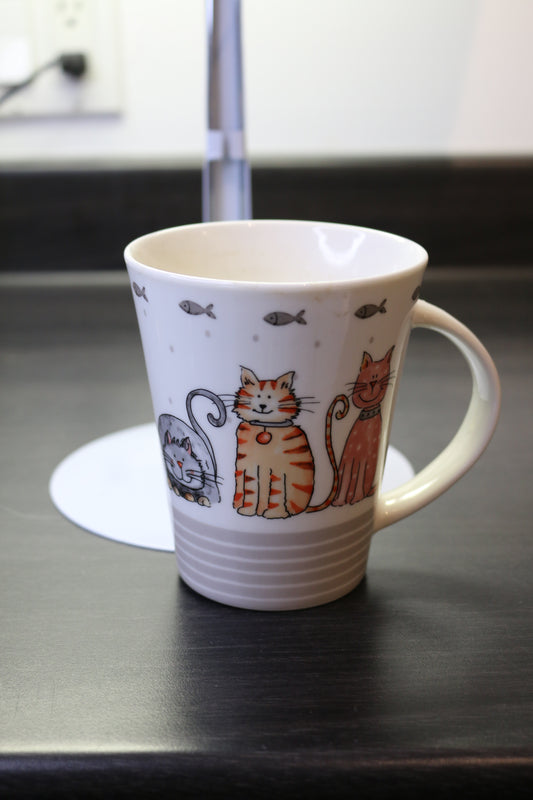 Casa Signature Mug With Two Cheerful Kitty Cats