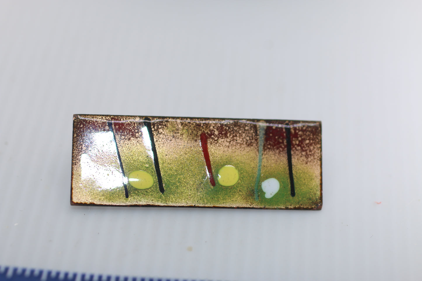 Brooch Painted motuf design artist vintage pin