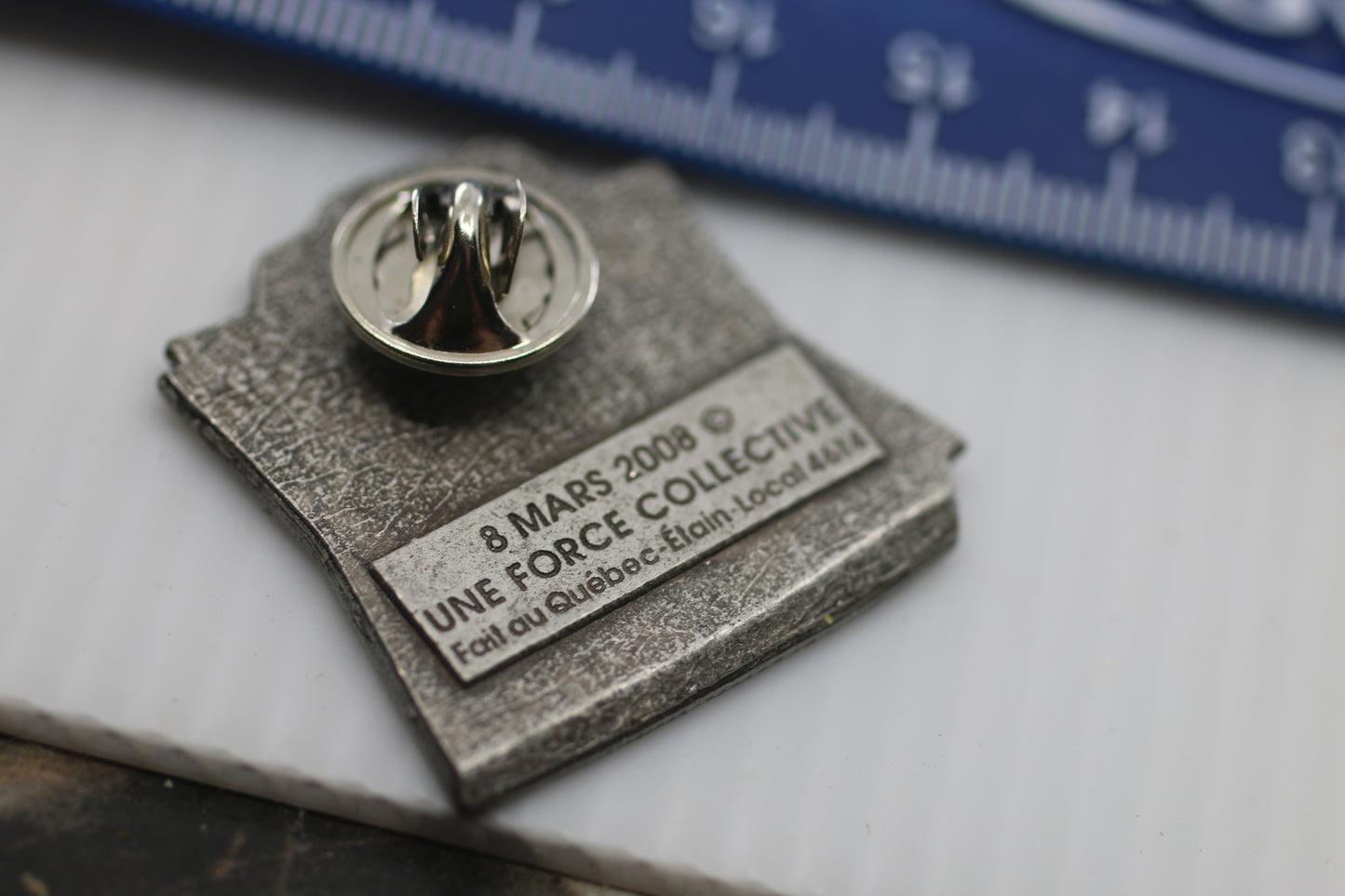 Brooch Sylver Tone Pin Vintage L'autonomie Économique des femmes 2008 QC