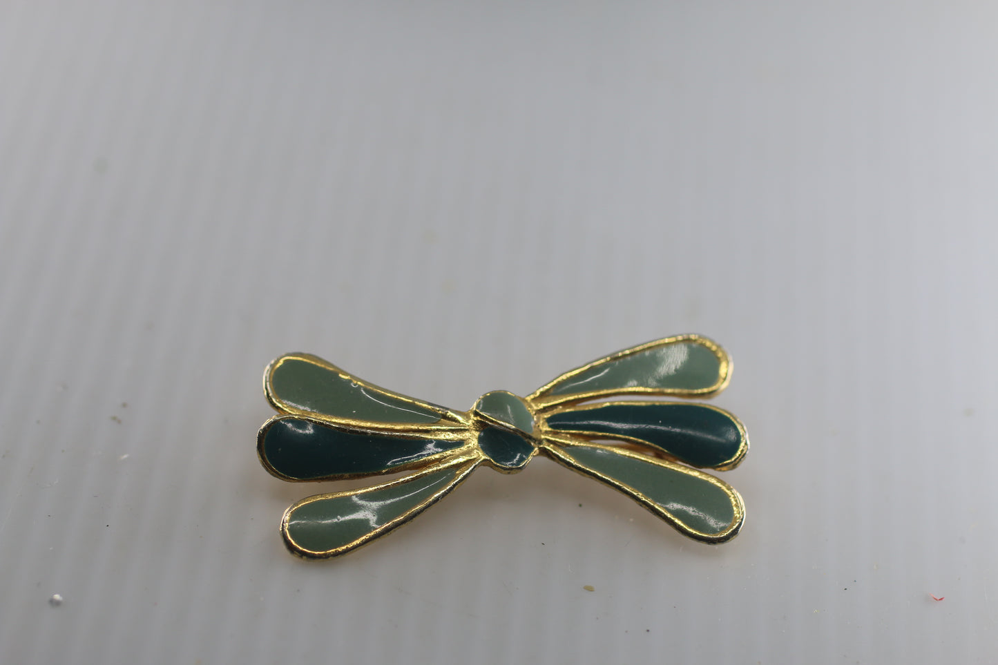 Gold Border & 2 Tone of green Pin Brooch Vintage