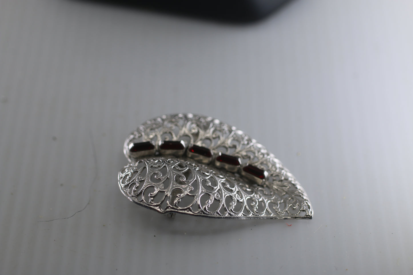Jewel Art- Vintage Ornate red stone Floral Leaf Pin Silver Leaf