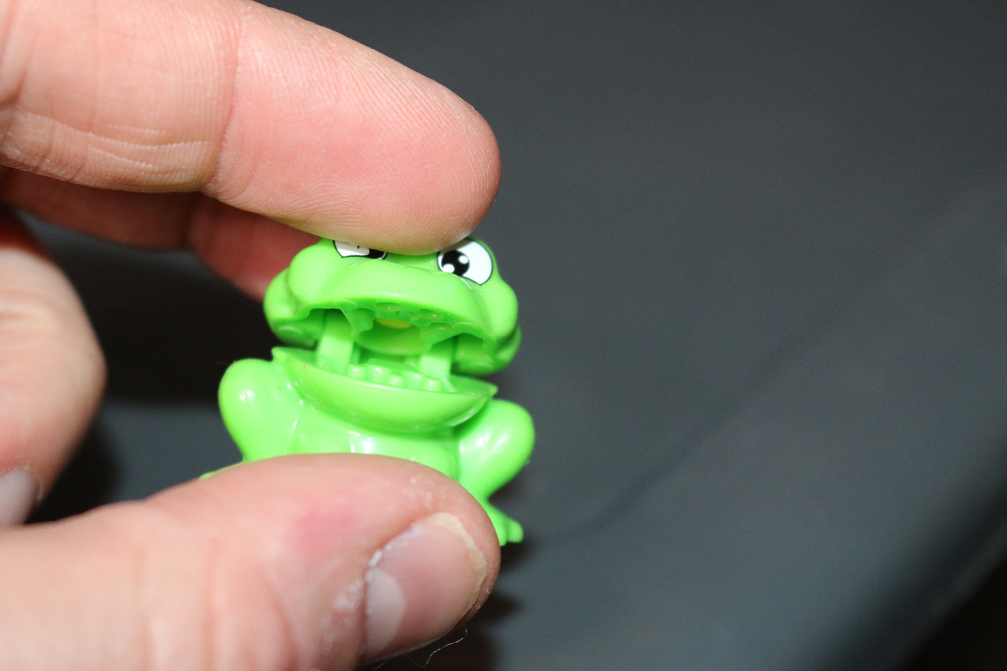 Kinder Surprise Frog Prince Figure Toys King Crown Green Action Figure