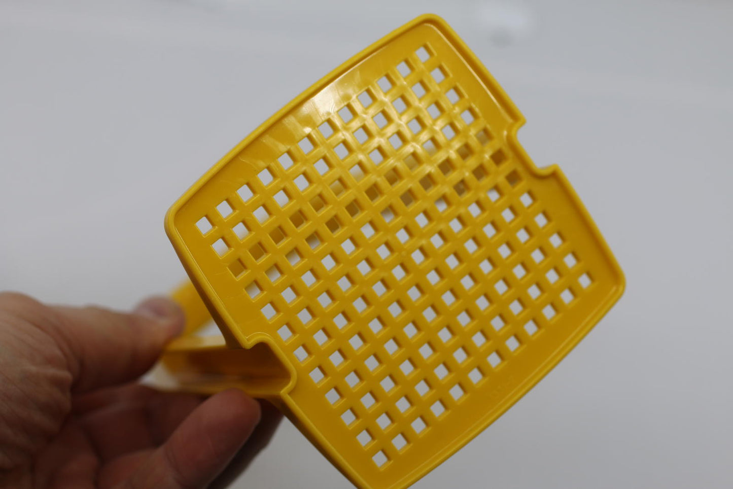 1970's Tupperware Pick-A-Deli Vintage Yellow / Clear - 1332-8 Pickle Elevator