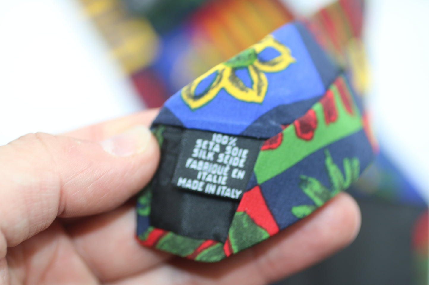 Very nice Color Hugo Boss tie w/ Flowers plant logo design motif colored