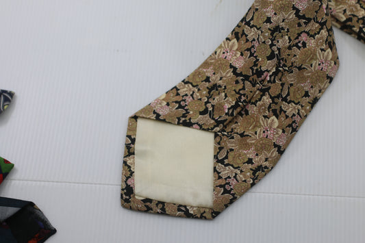 Golden Hugo Boss floral flowers design logo motif tie