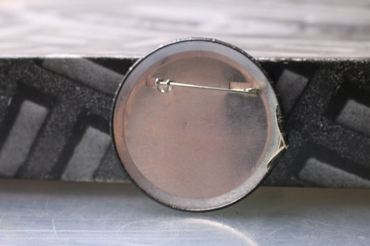 Vintage Macaron Pinback Québec Gronigo Canada Bird Black Buttom Colored Picture