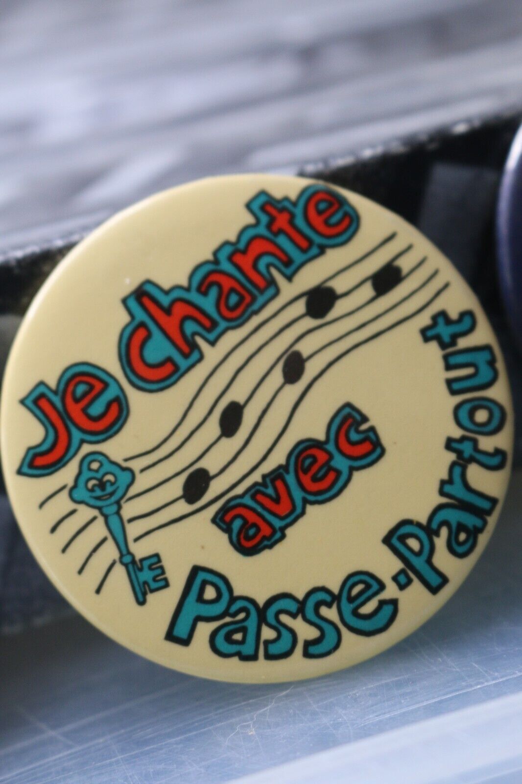 Vintage Macaron Pinback Québec Je Chante Avec Passe-Partout Série Tv Québécoise