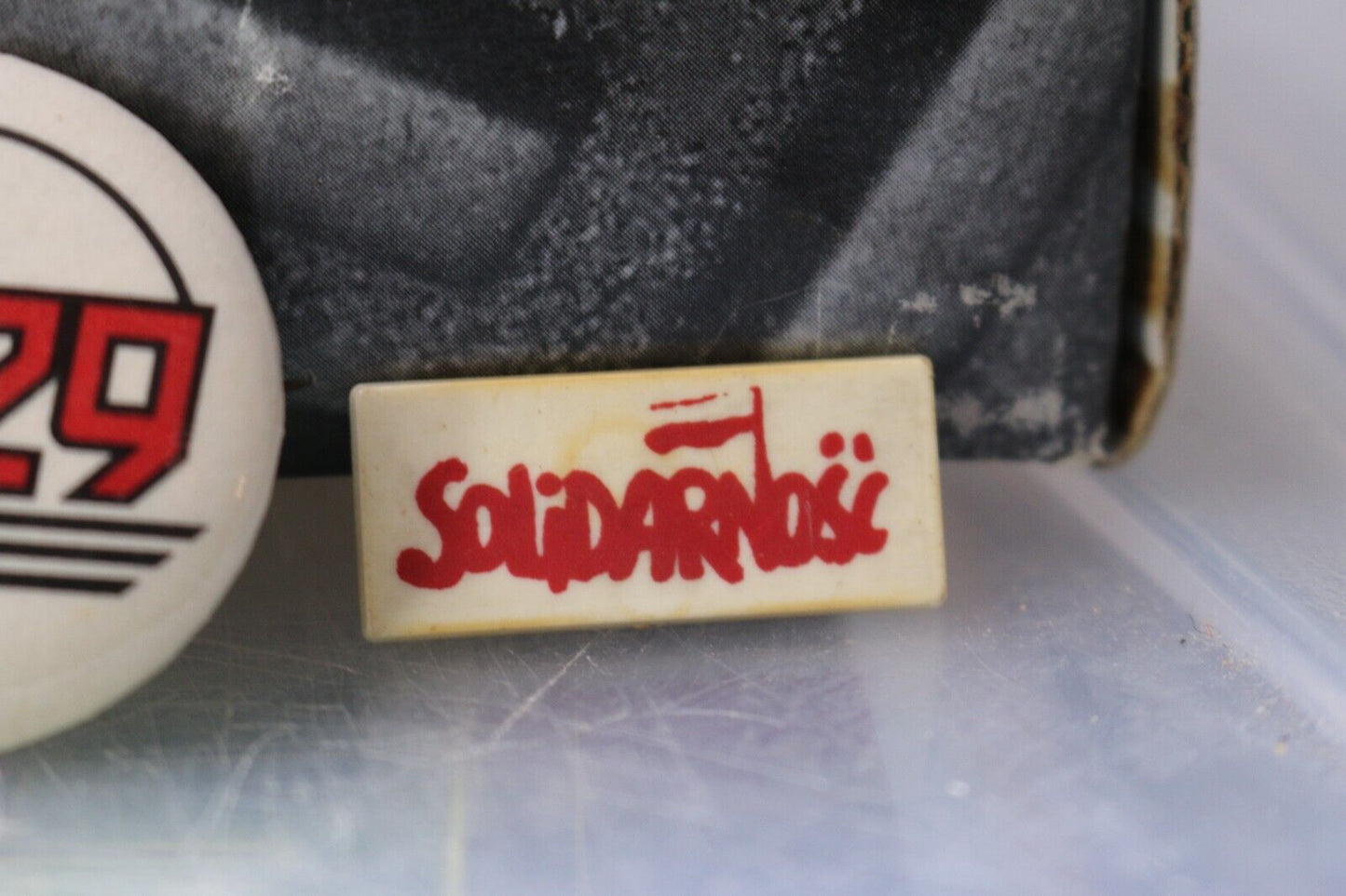 Vintage Mini Macaron Pinback Québec Canada Solidarnoïse Red&White Flag