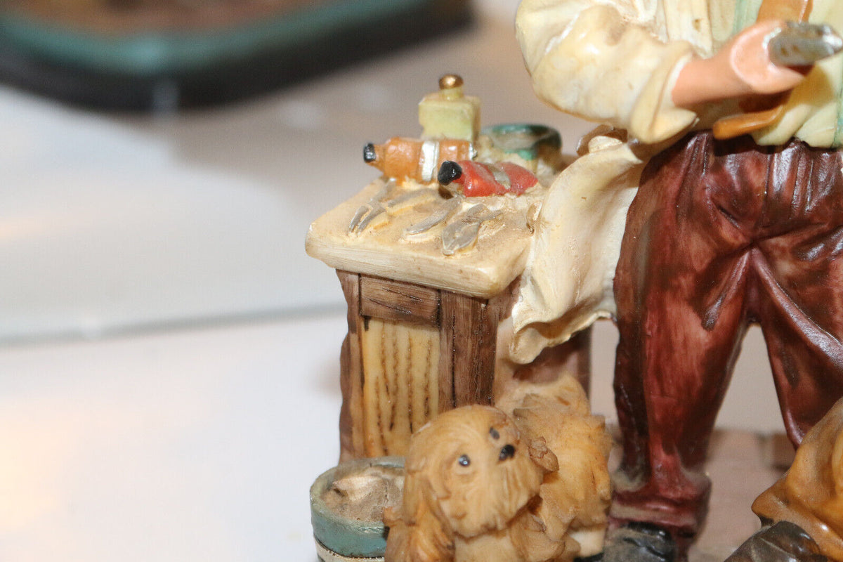 Porcelaine De Capodimonte Barbier, Client Statue Coiffeur Heritage Collection